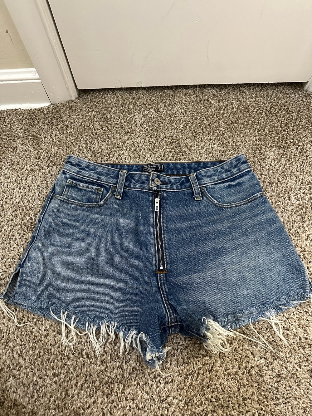 Abercrombie The Annie High Rise Short in Medium Wash